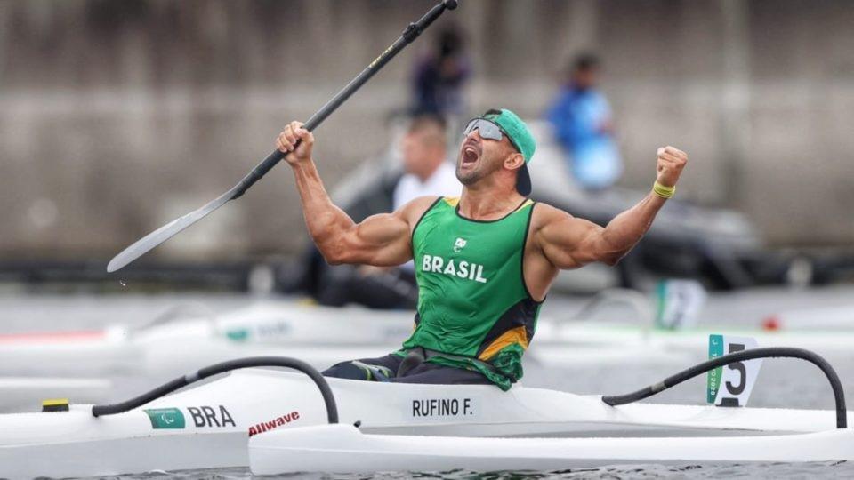 Fernando Rufino Domina Os M Da Canoagem E Leva O Ouro Nos Jogos