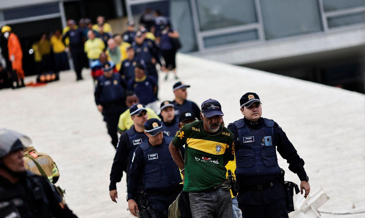 CNJ 1 4 mil pessoas estão presas por ataques em Brasília Jornal de