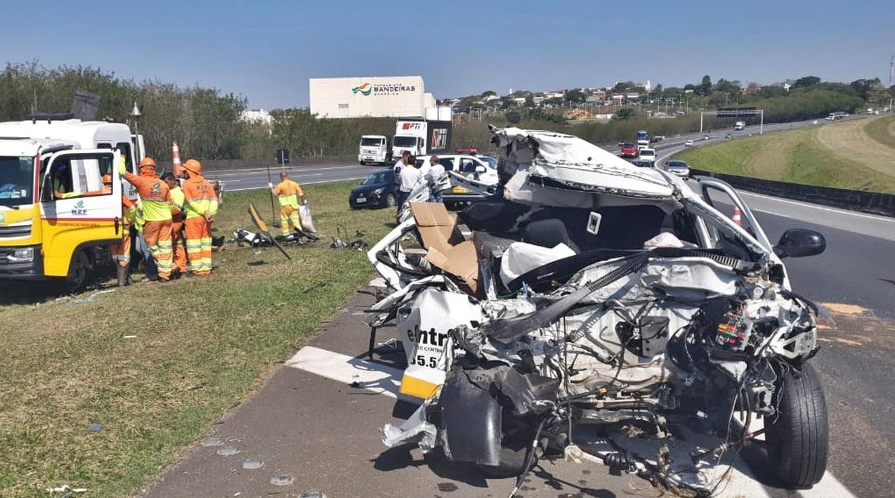 Carro perseguido colide contra caminhão e motorista escapa ileso