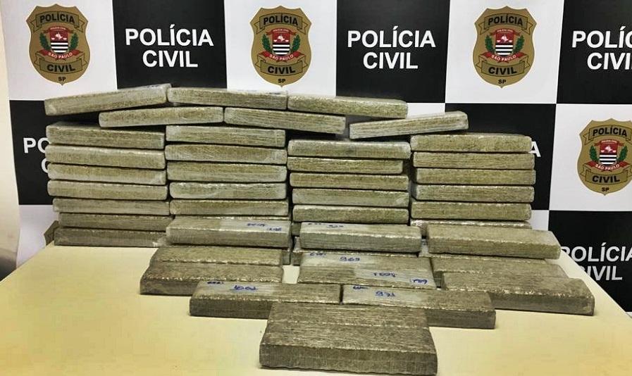 Dise prende homem que transportava 50 tijolos de maconha em porta-malas de carro