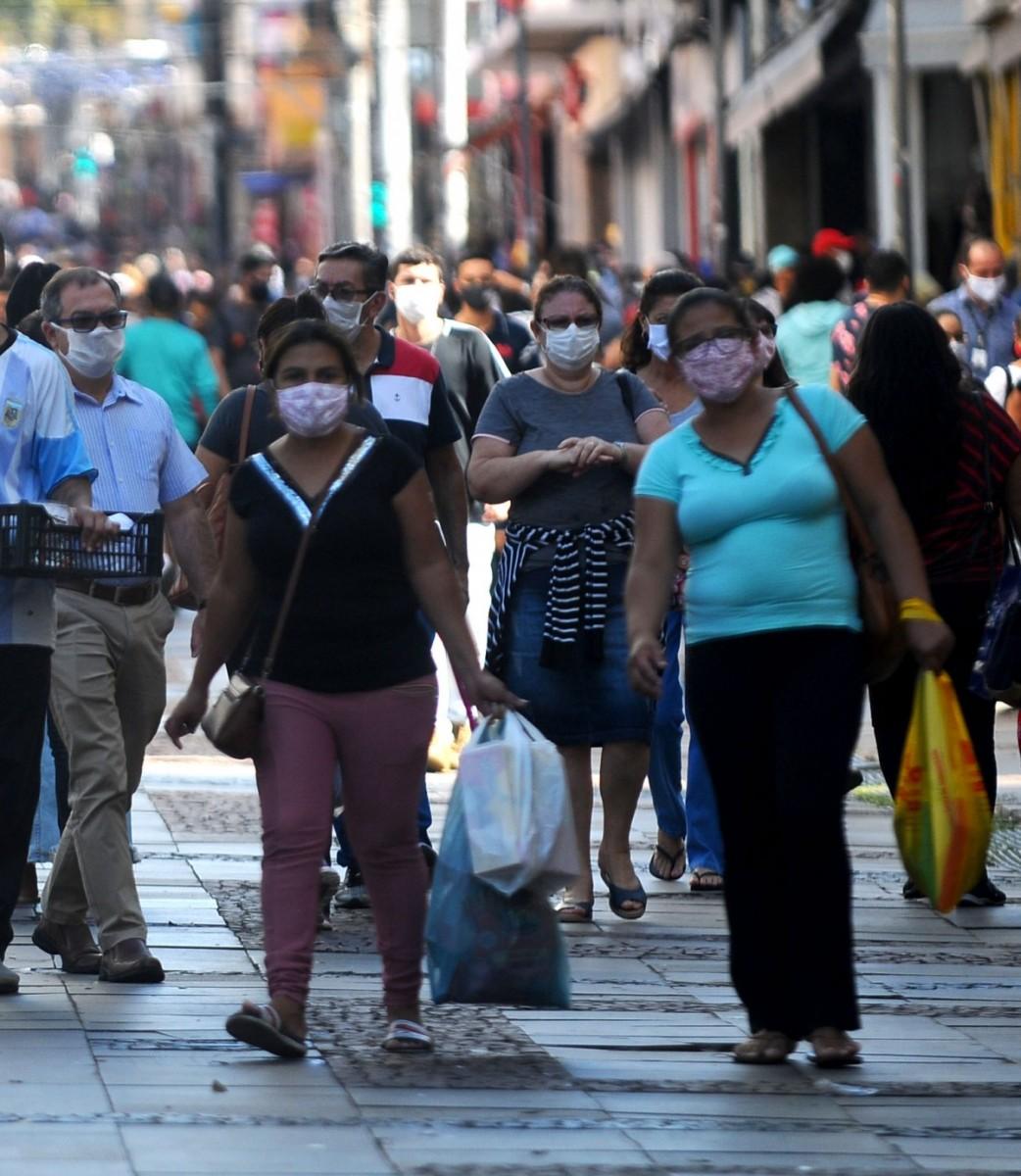 Calçadão da Treze de Maio volta a ficar lotado em Campinas