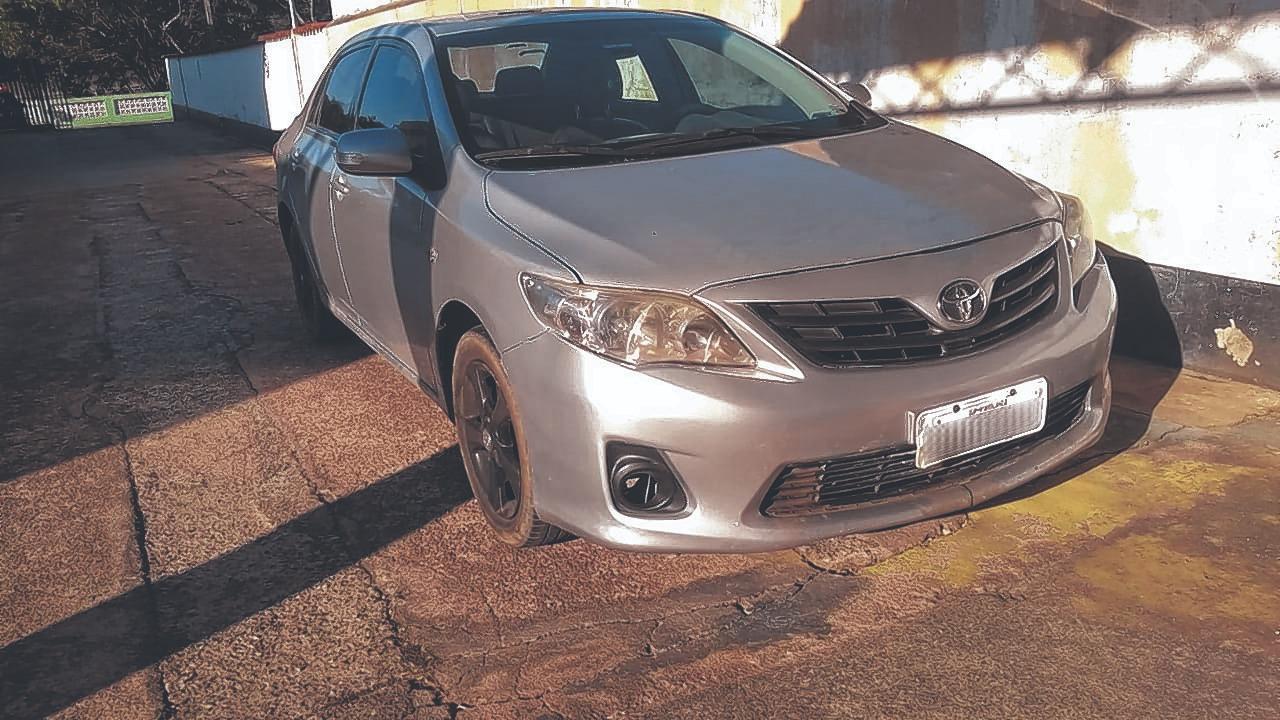 Carro furtado tinha placas clonadas de empresário que recebeu R$ 18 mil em multas