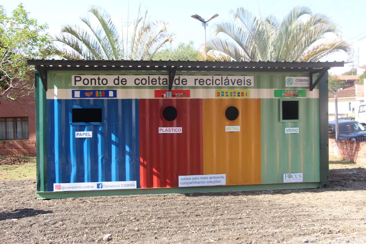 Contêiner para descarte de lixo reciclável é instalado no Brumado