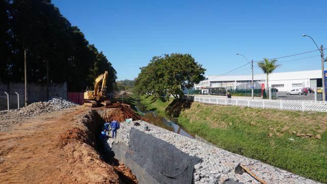 Obras para nova avenida incluem alargamento do Ribeirão Jacaré