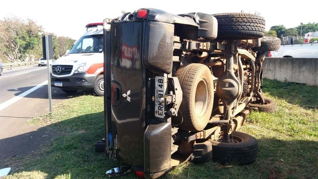 Perseguição policial termina com capotamento