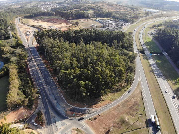 Rota das Bandeiras faz bloqueio no acesso à rodovia dos Agricultores (SPA 122/065), em Valinhos, neste sábado (29)