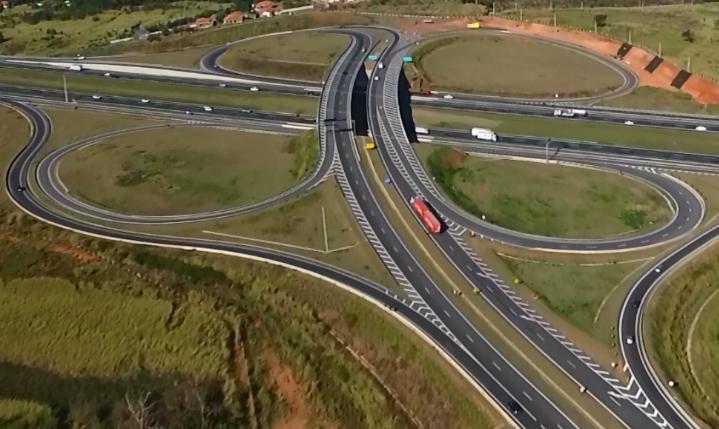 Rota das Bandeiras faz interdição noturna em acesso da rodovia dos Bandeirantes para o anel viário, em Campinas, nesta quarta