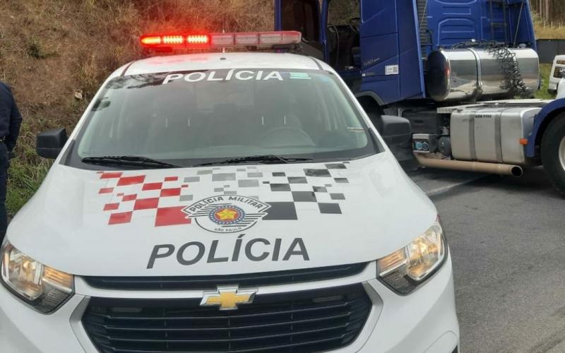 Após perseguição, policiais militares prendem homem em flagrante por roubo e receptação de veículo