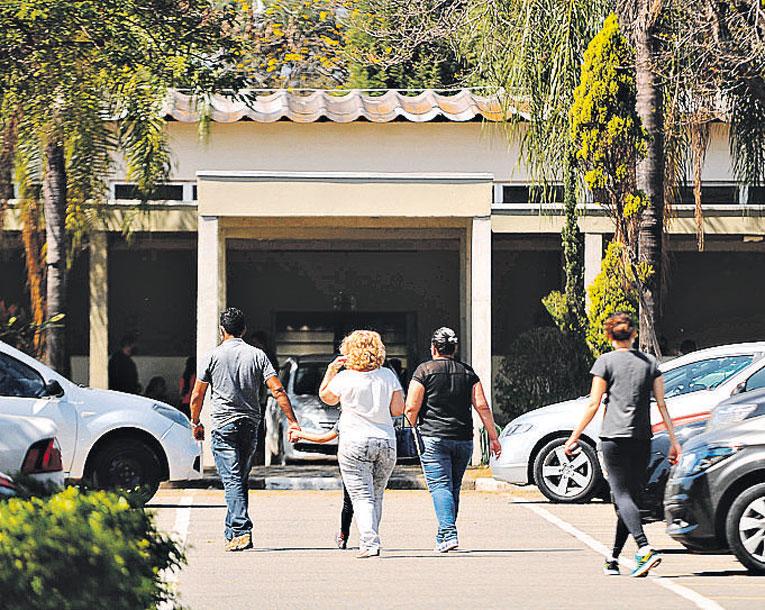 Família impede enterro após barulho em caixão