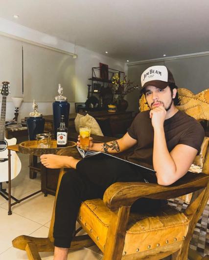 Luan Santana encerra o mês do bourbon com show no canal da Jim Beam no YouTube