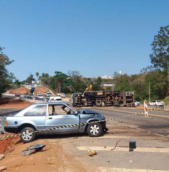 Motorista morre após colisão frontal com caminhão