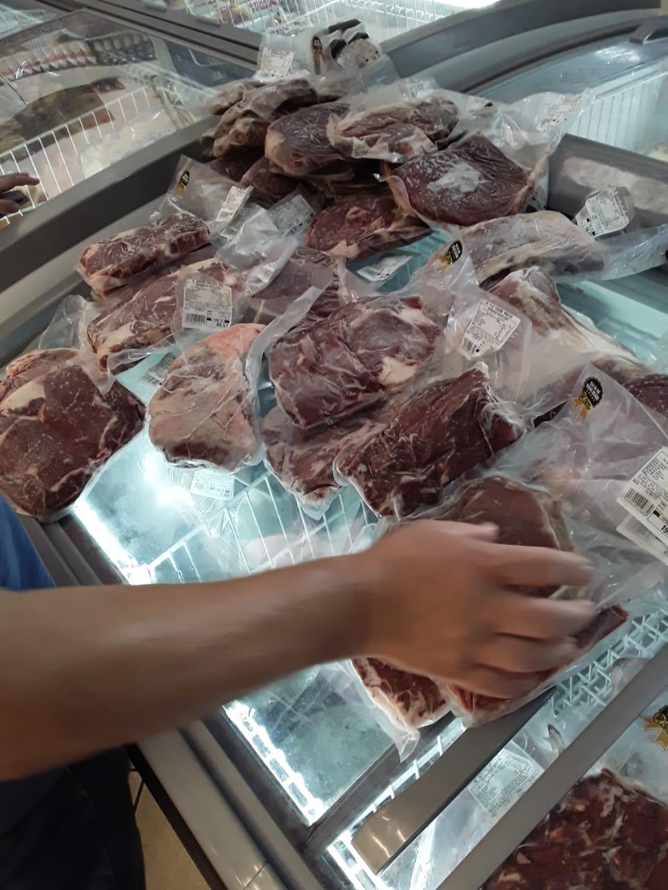 Vigilância Sanitária de Sumaré flagra carne com data de validade vencida