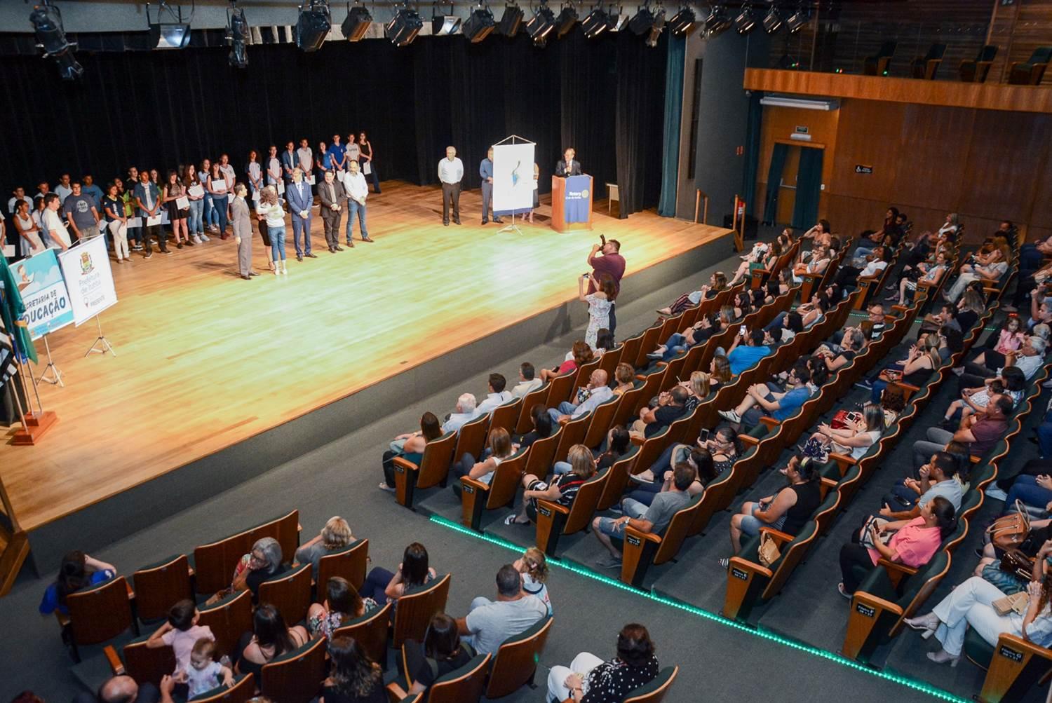 Rotary promove 12ª edição do Concurso Melhor Estudante da Escola Pública