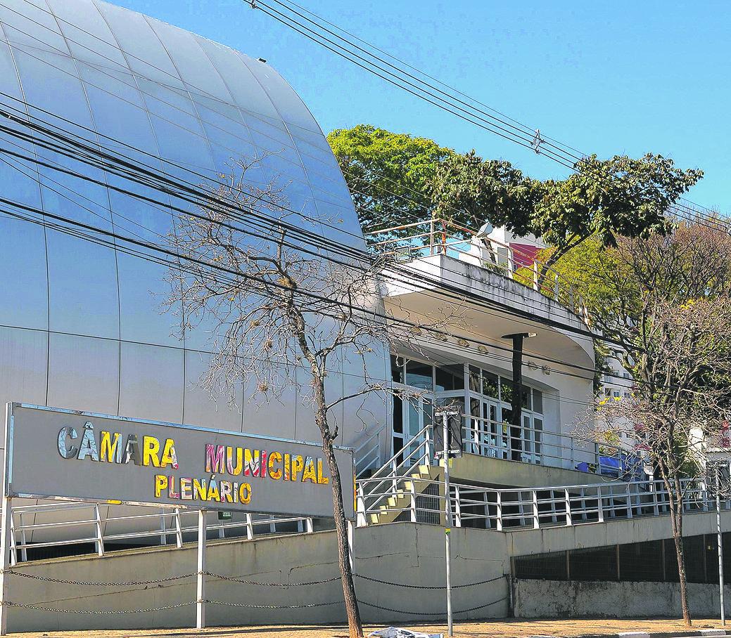 Câmara de Campinas freia salário dos vereadores