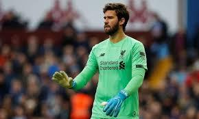 Alisson é eleito o melhor goleiro do mundo em prêmio da Bola de Ouro