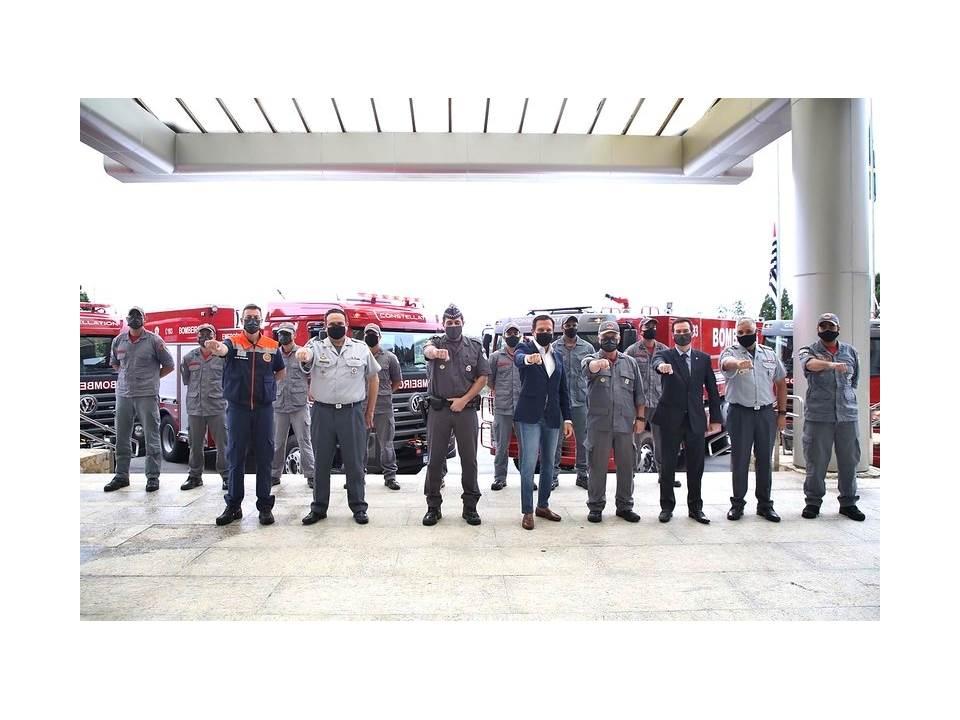 Governo de SP entrega novas viaturas para o Corpo de Bombeiros