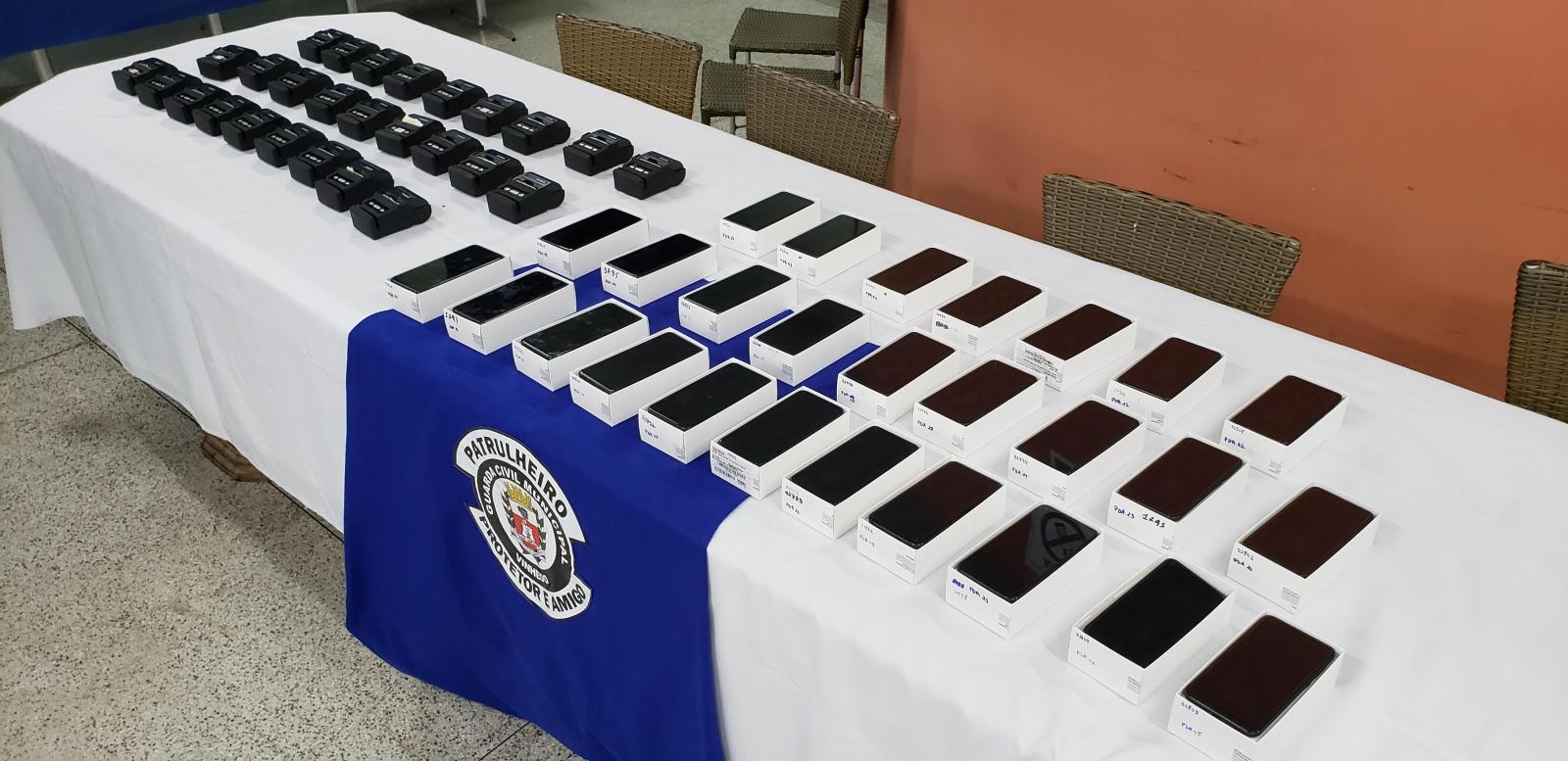 Prefeitura de Vinhedo entrega 25 smartphones à GCM e registros de ocorrências passam a ser feitos de forma digital