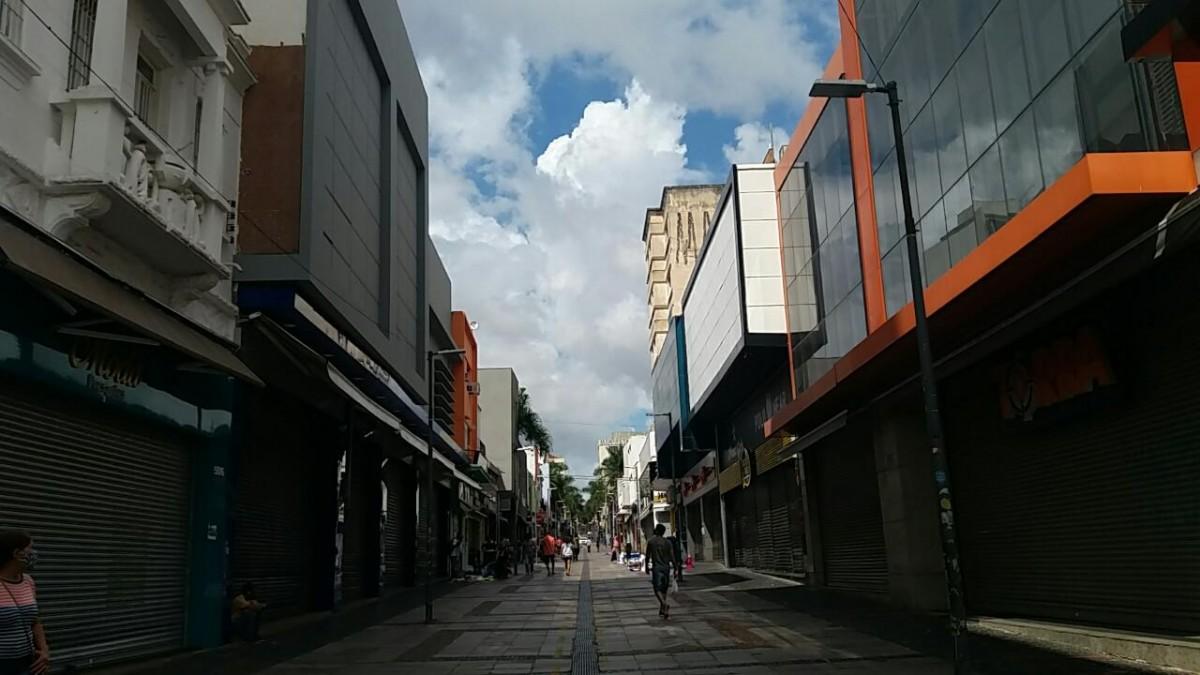 Comércio mantém portas fechadas em Campinas