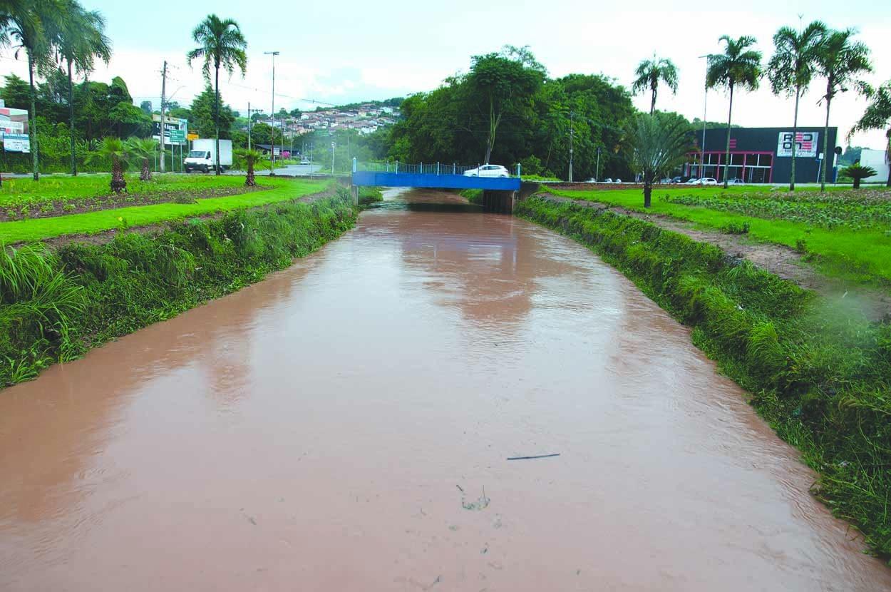 Fortes chuvas elevam nível do Ribeirão Jacaré