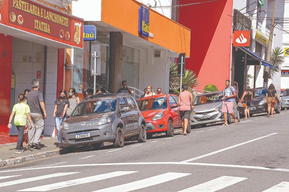 Covid-19: casos e mortes diminuem na RMC, mas ocupação de UTI segue acima dos 80%