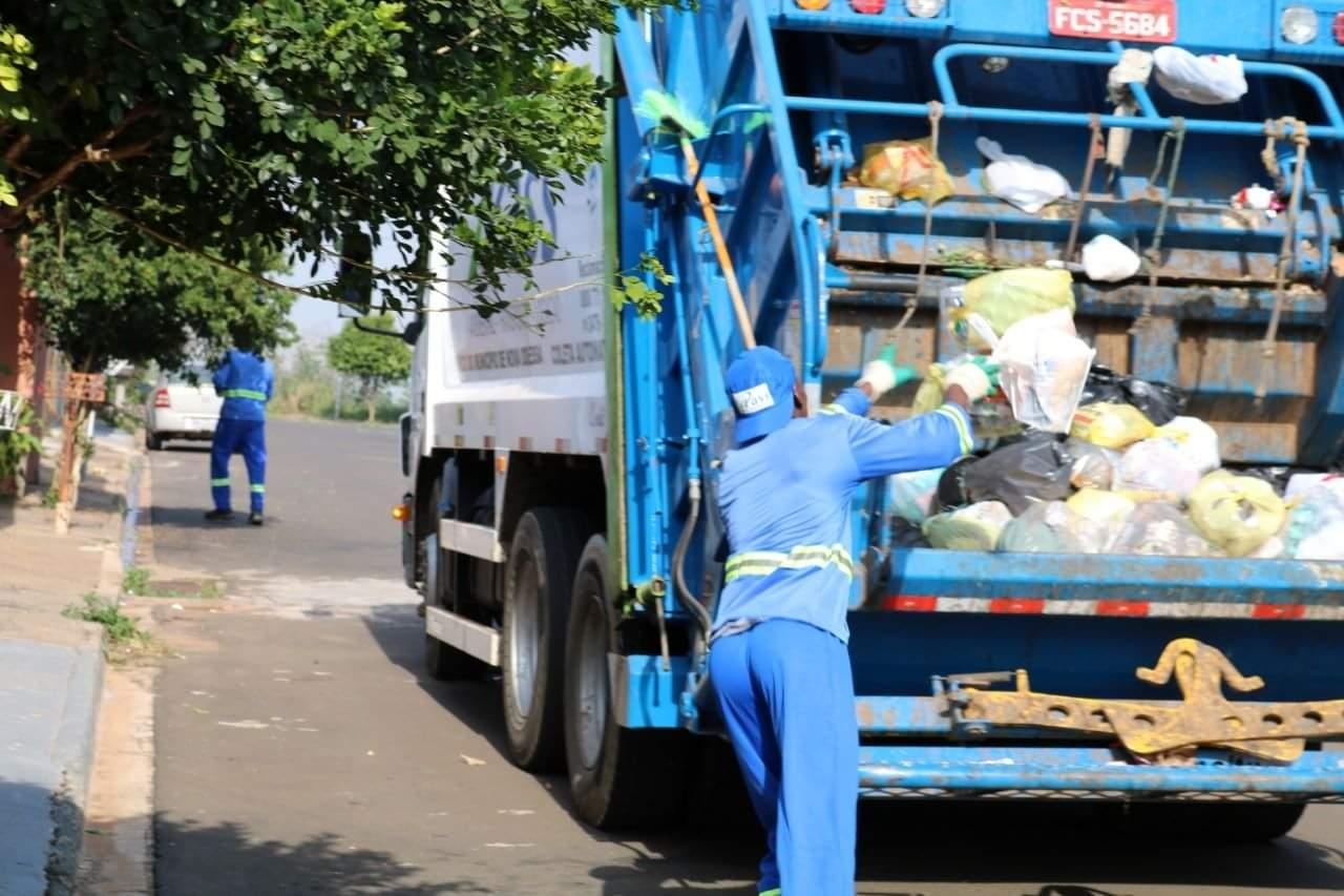 Descarte irregular de cacos de vidro deixa garis feridos em Nova Odessa