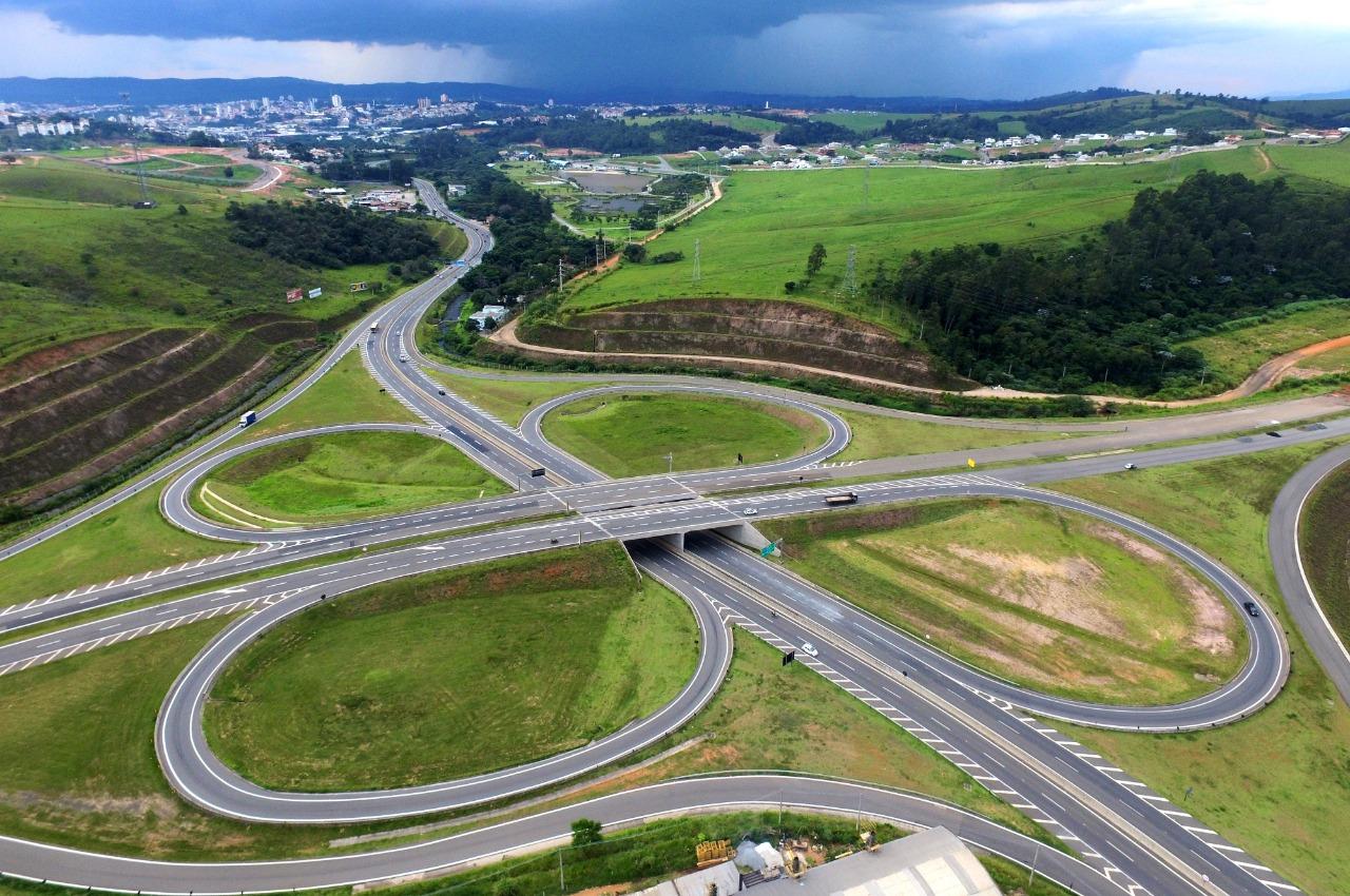 Número de acidentes nas rodovias cai pela metade após uma década