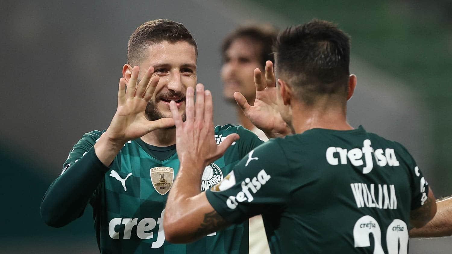 Palmeiras goleia Universitario e fica com segunda melhor campanha