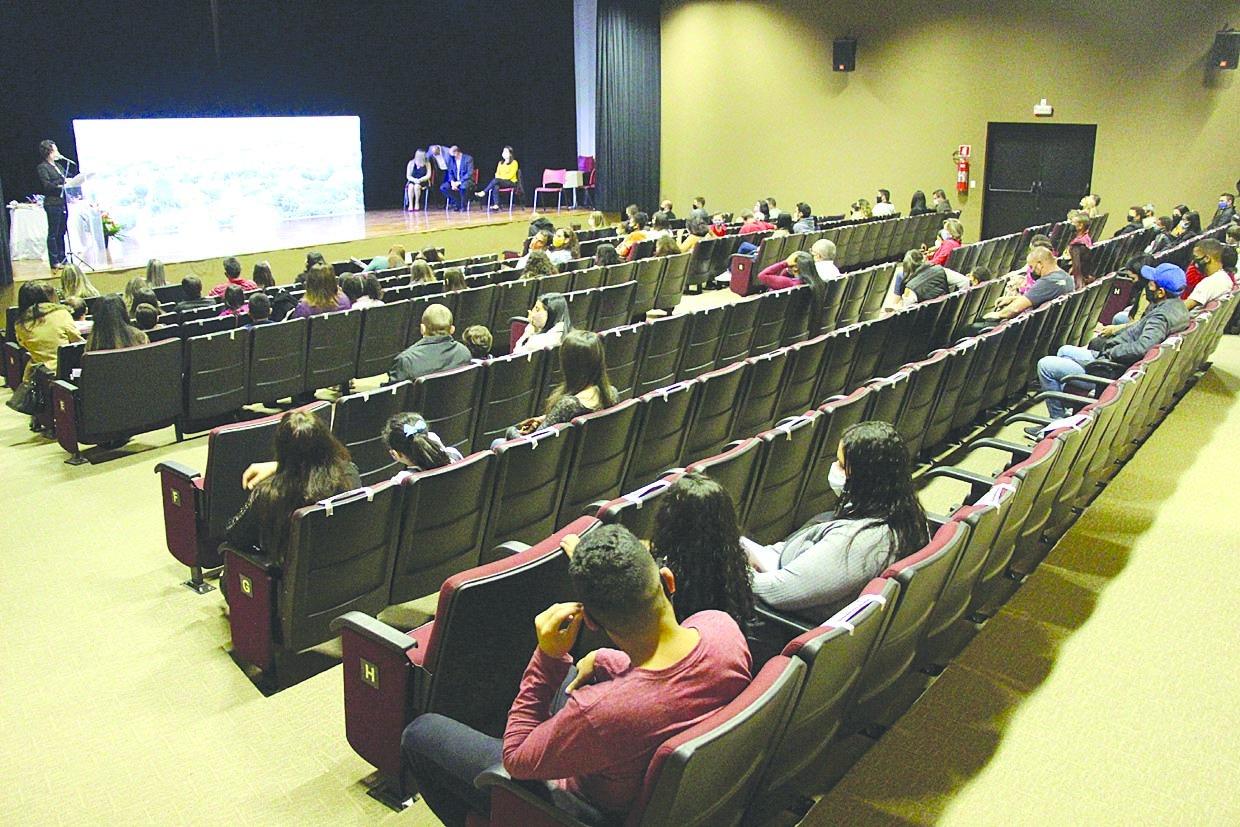 Alunos da rede municipal de Morungaba recebem prêmios do concurso ‘ A cidade onde vivo’