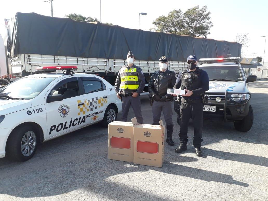 Pelo segundo dia seguido, Receita Federal apreende carreta carregada de cigarros na rodovia Castelo Branco