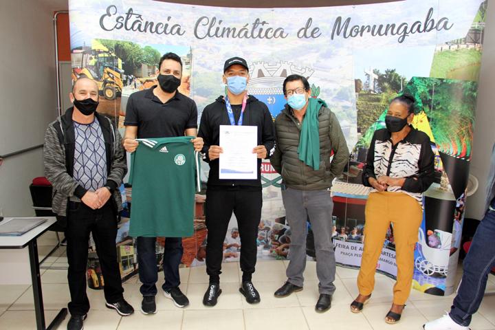 Prefeitura de Morungaba recebe medalhista olímpico morungabense Gabriel Menino