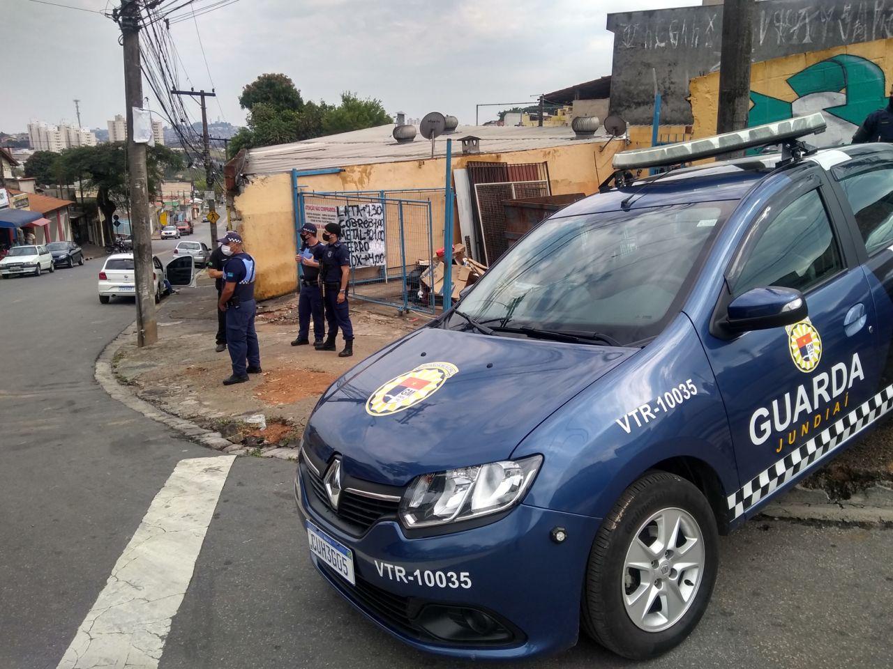 Fiscalização do Comércio, GM e Polícia Civil interdita comércios de sucatas irregulares na Ponte São João