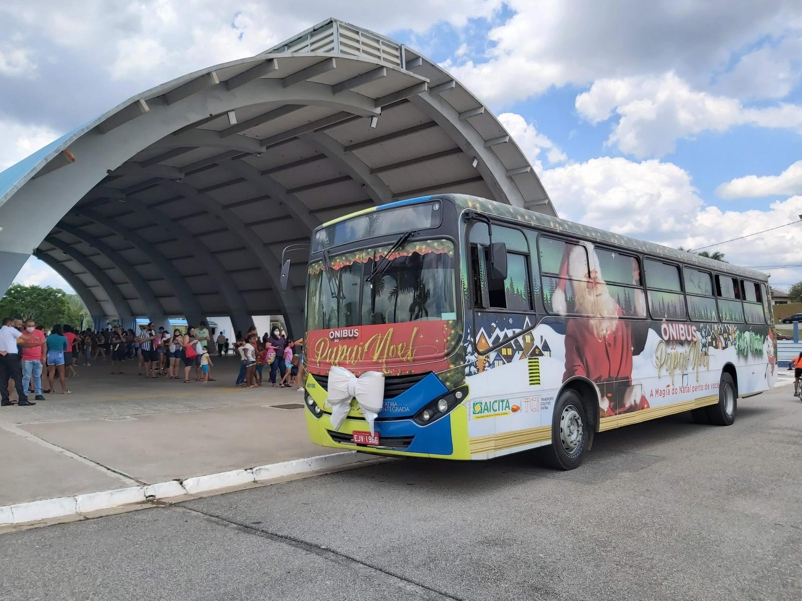 Aicita inaugura Ônibus do Papai Noel com o tema A Magia de Natal perto de você