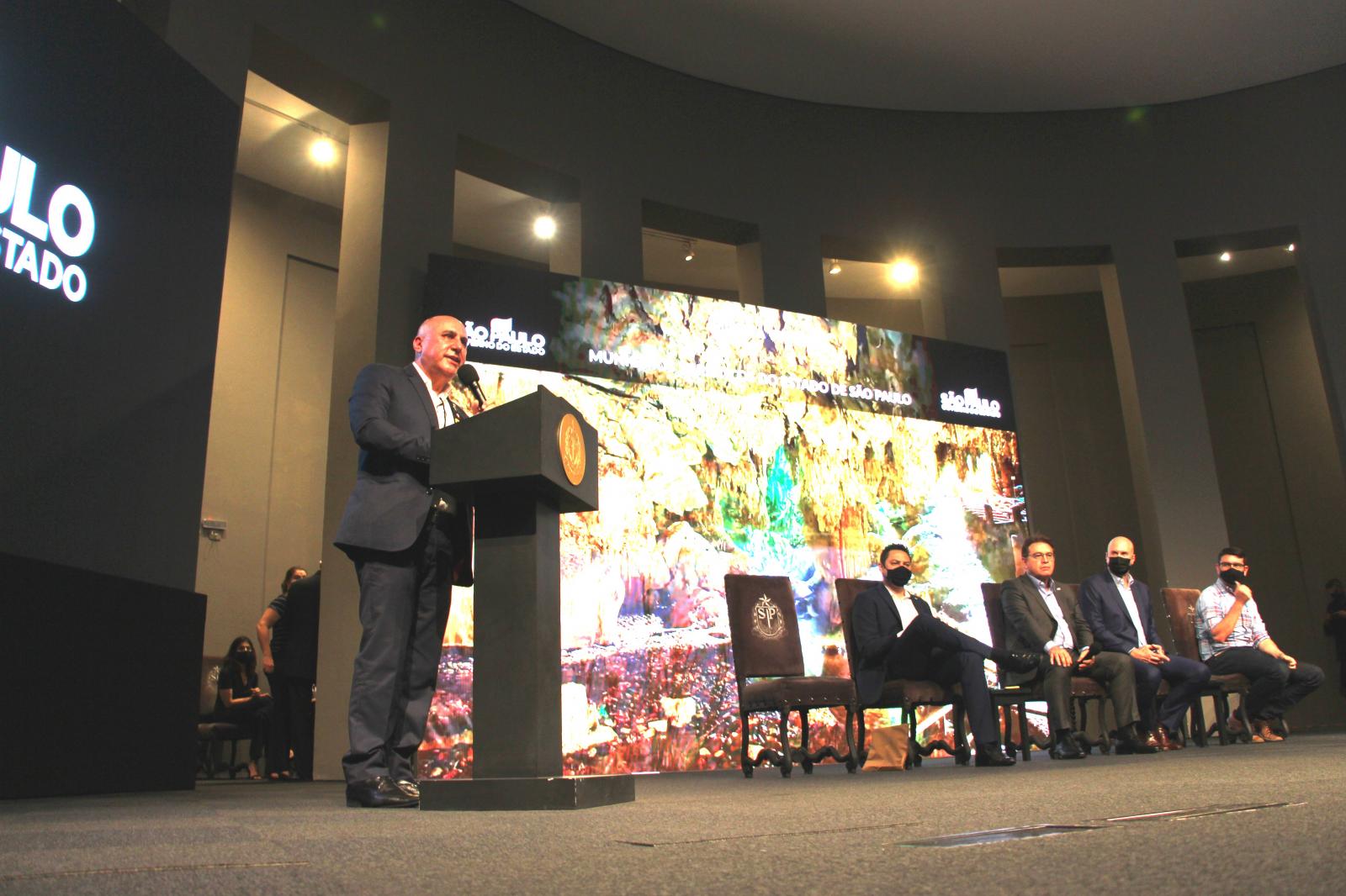 Marquinho de Oliveira comparece em evento no Palácio dos Bandeirantes 