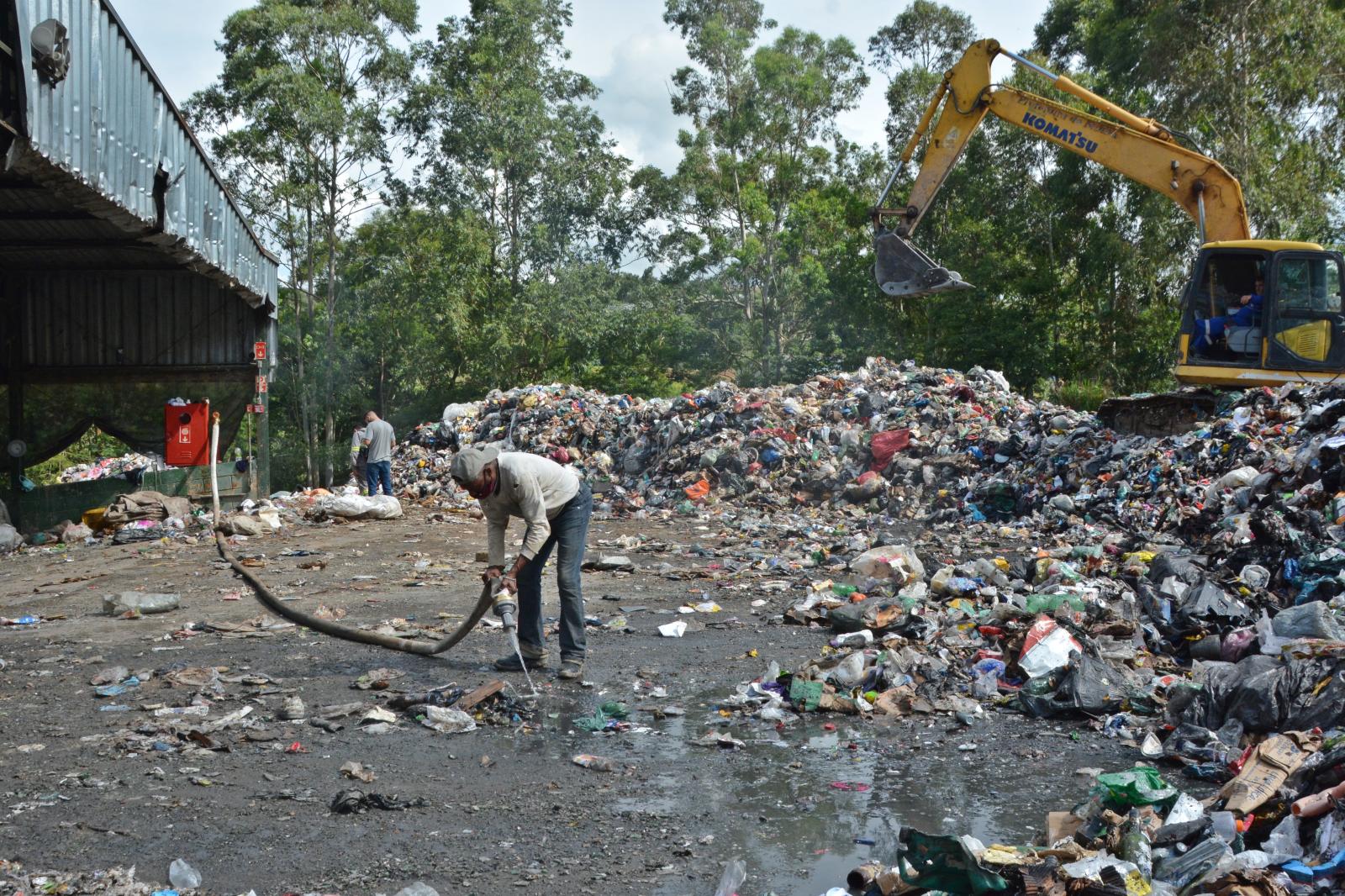 Incêndio atinge cooperativa de reciclagem no Pinheirinho