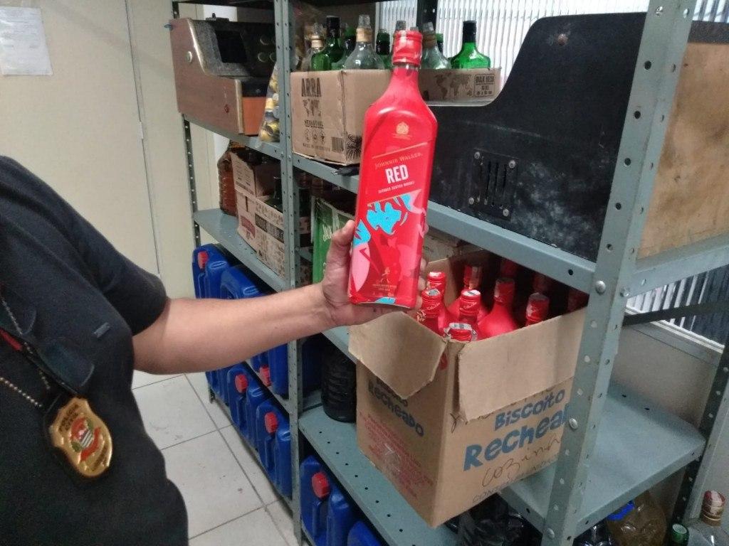 Polícia estoura fábrica clandestina de bebidas em antigo motel em Jundiaí