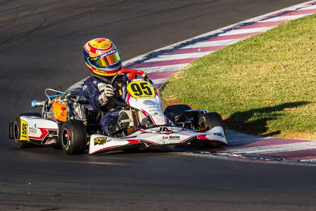 João Alécio recebe apoio técnico de fábrica da Mega Kart