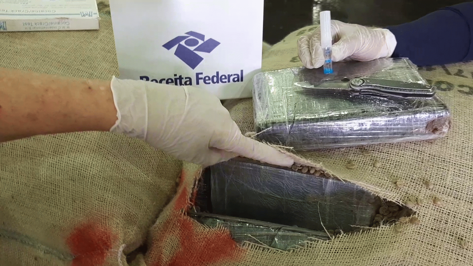 Receita Federal intercepta quase uma tonelada de cocaína no Porto de Santos