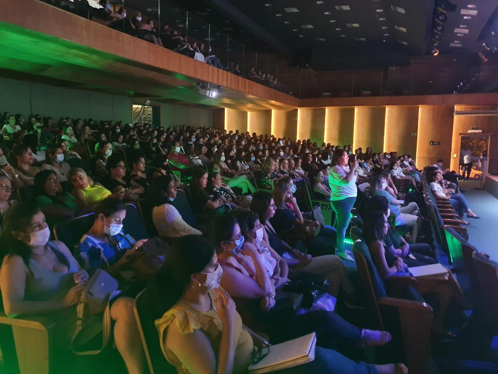 Cerca de 400 pessoas assistem à palestra sobre Transtorno do Espectro Autista