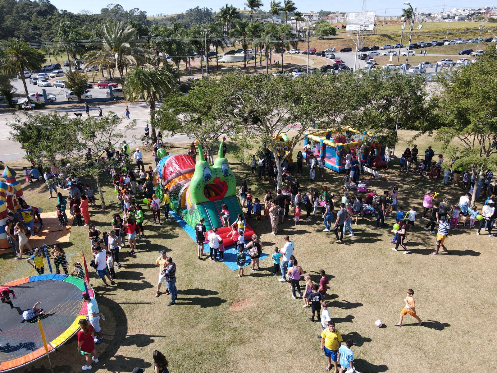 Famílias lotam Parque Luís Latorre em programação especial para crianças