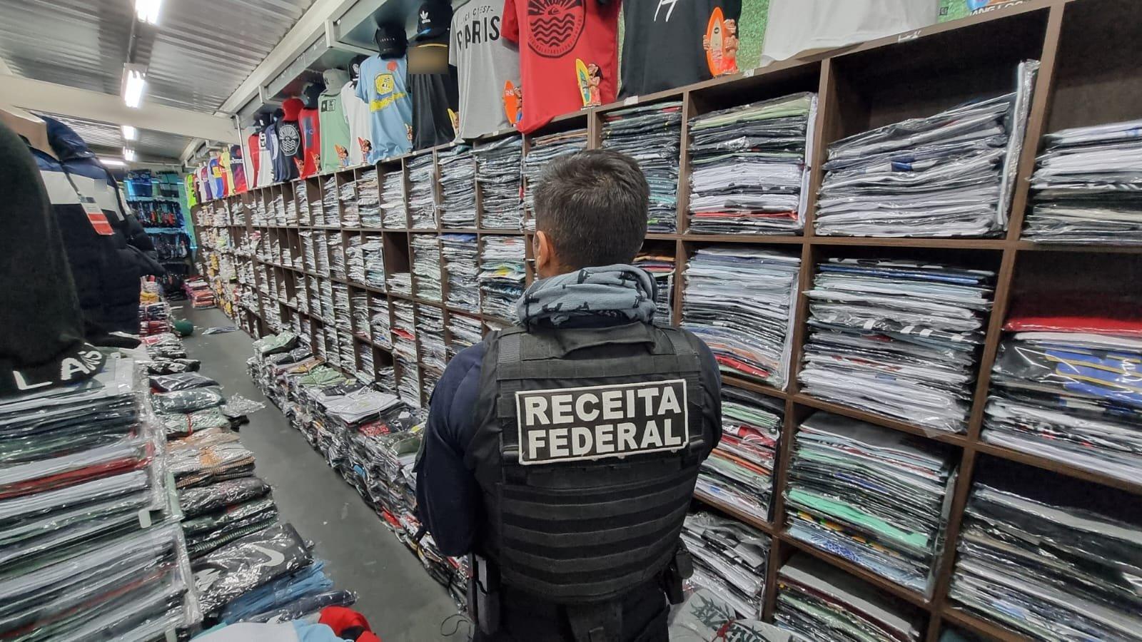 Receita Federal deflagra operação de combate à venda de roupas e acessórios falsificados na capital paulista