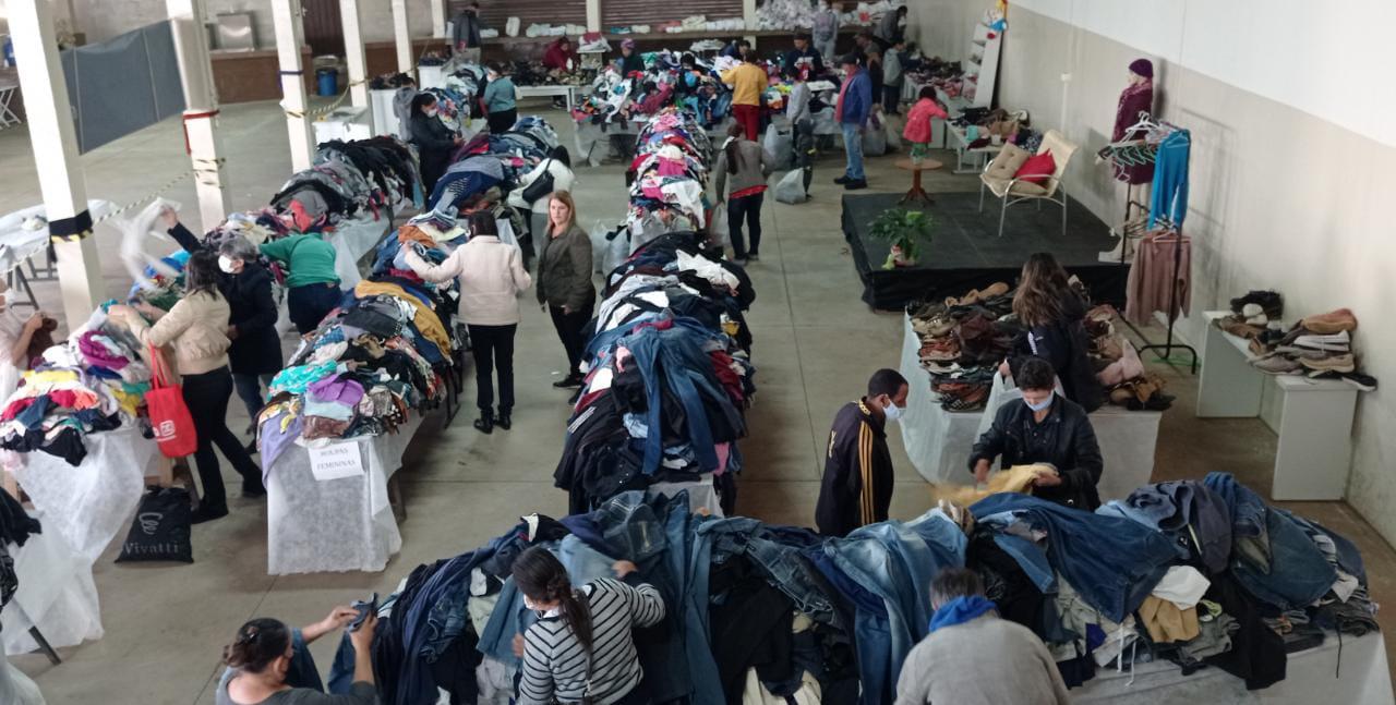 Bazar da Solidariedade atende famílias cadastradas nos Cras até esta quarta-feira