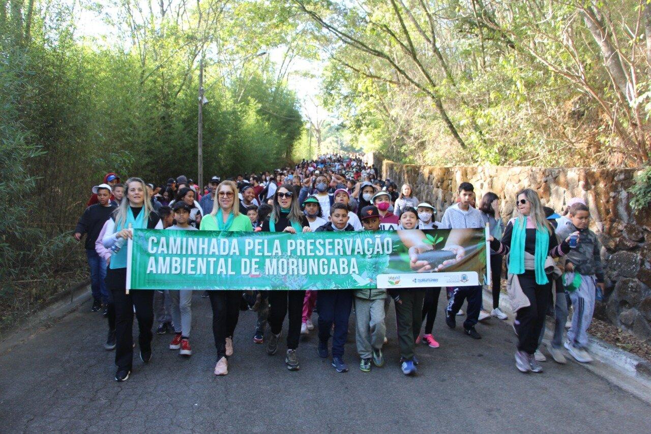 Mais de 200 alunos participam de caminhada no encerramento da Semana do Meio Ambiente