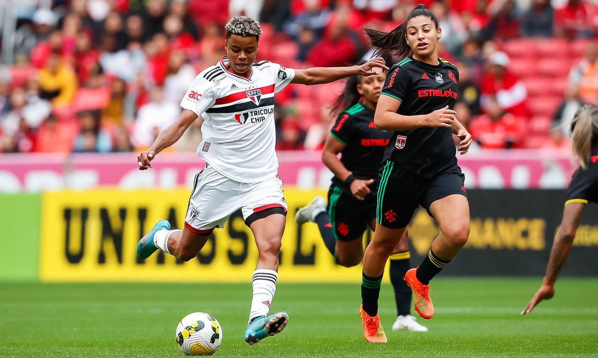 Brasileirão Feminino: Inter e São Paulo empatam em semi no Beira Rio