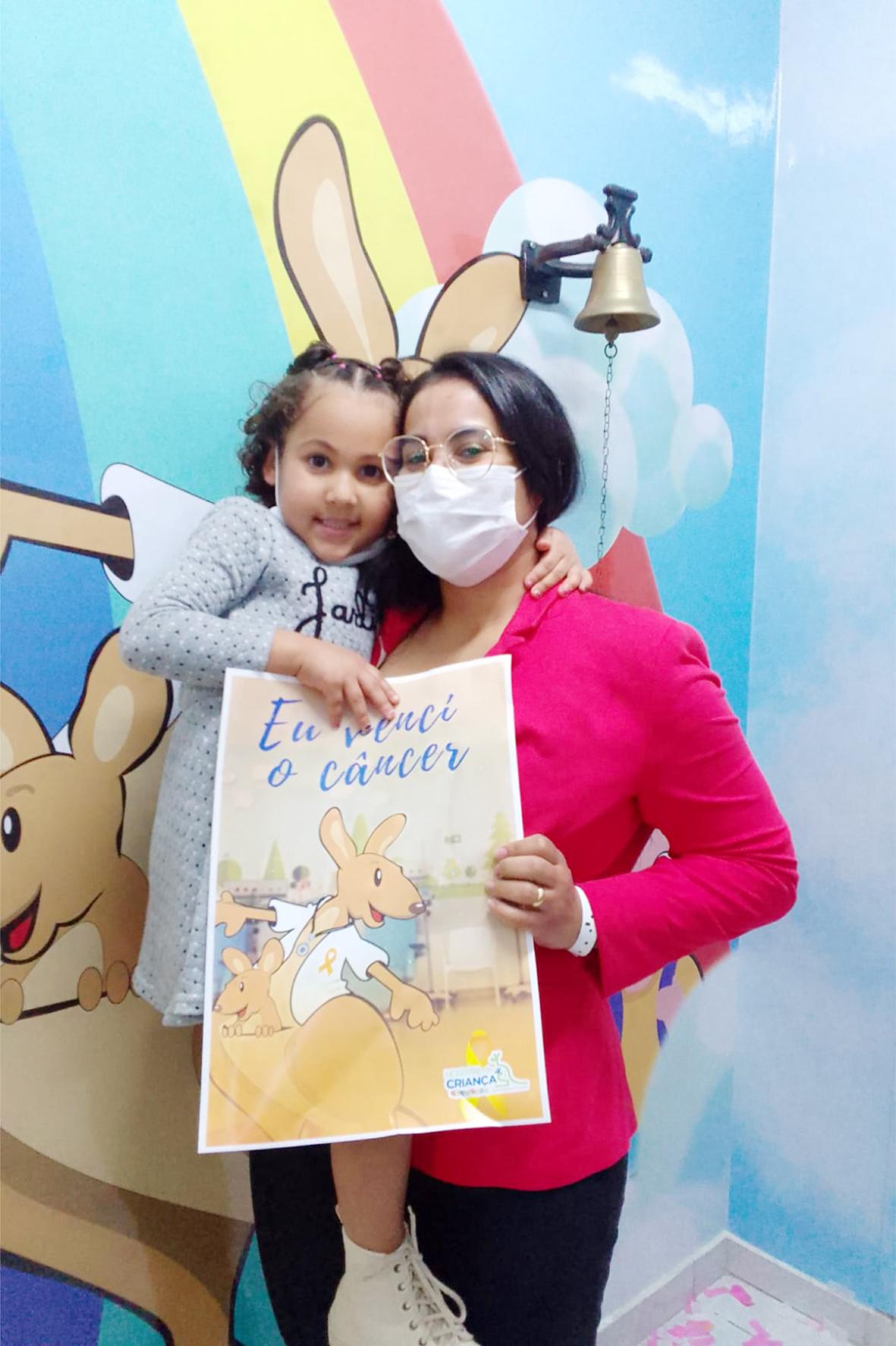 Criança finaliza tratamento contra leucemia no Hospital da Criança do Grendacc