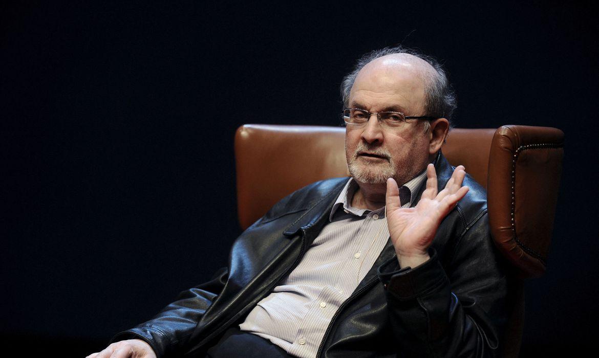 Irã: Rushdie e apoiadores são culpados por ataque 