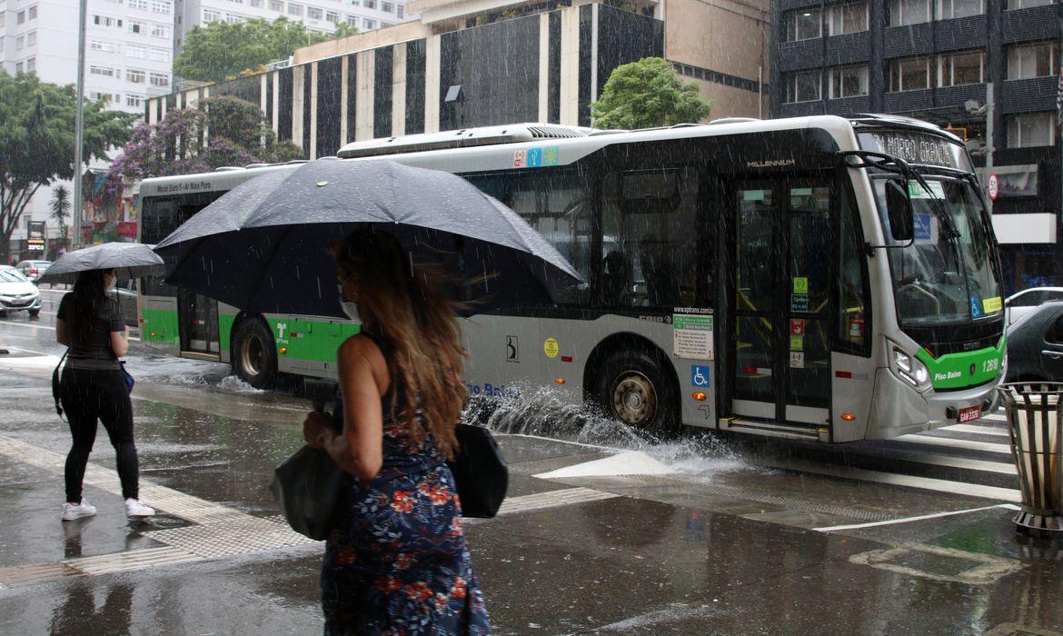 Meteorologia prevê chuvas no Sul e em parte da Região Norte