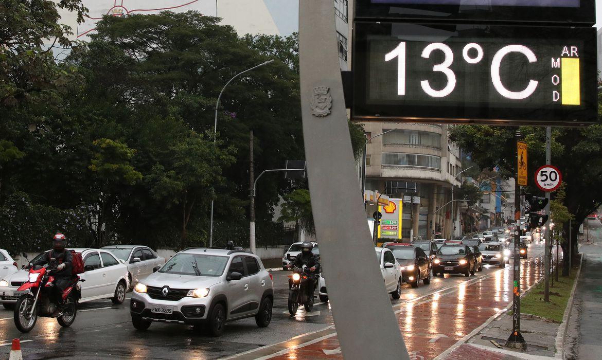 Nova massa de ar frio derrubará temperaturas em várias regiões do país