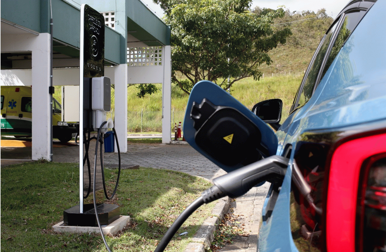 Rodovias concedidas do estado ampliam os pontos de abastecimento para carros elétricos