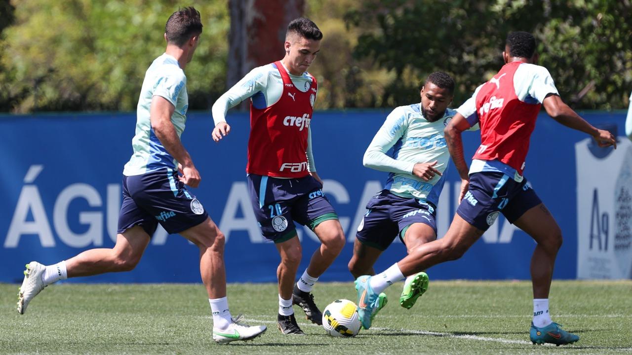 Abel comanda treino técnico e finaliza preparação para duelo com Bragantino