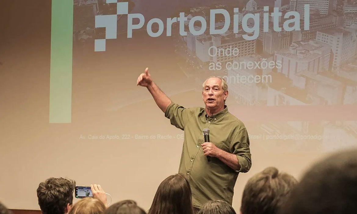 Ciro Gomes critica 